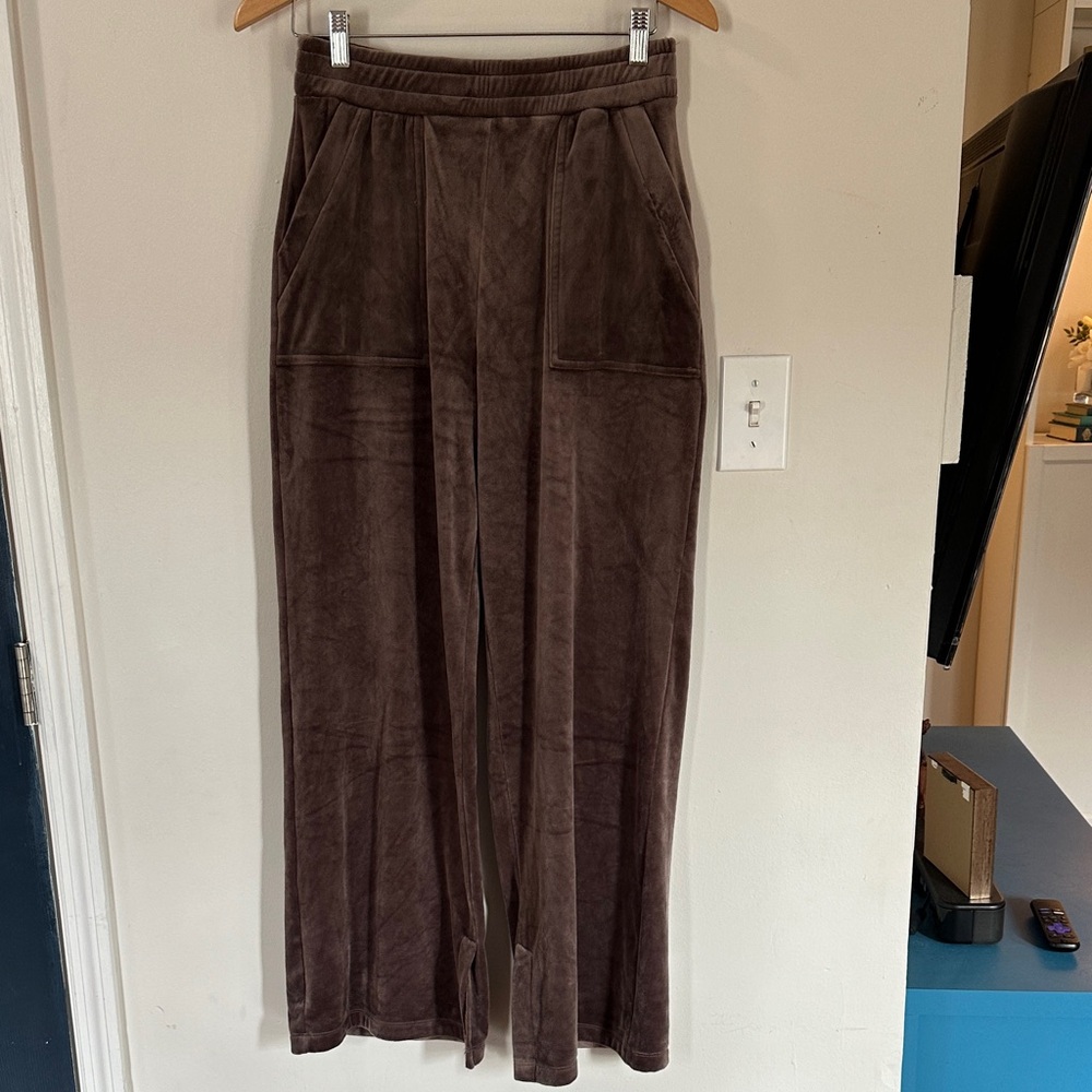 Evereve Chocolate Velour Pants